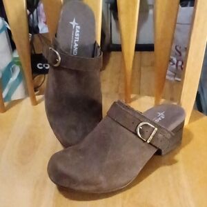 Eastland Women's Rustic Brown Mules